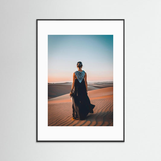 Hon går där himlen viskar mot horisonten